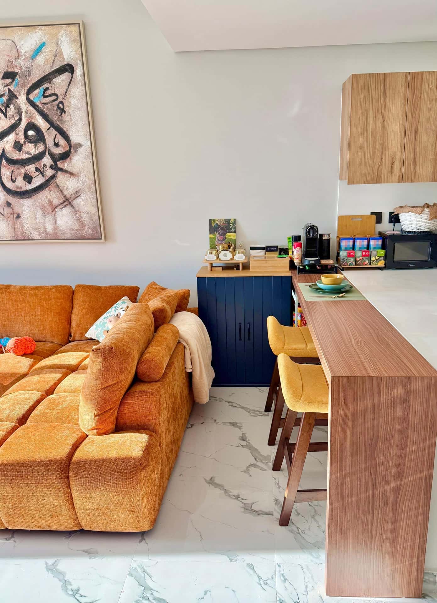 Canal View Vibrant Apartment  - Apartment in Abu Dhabi