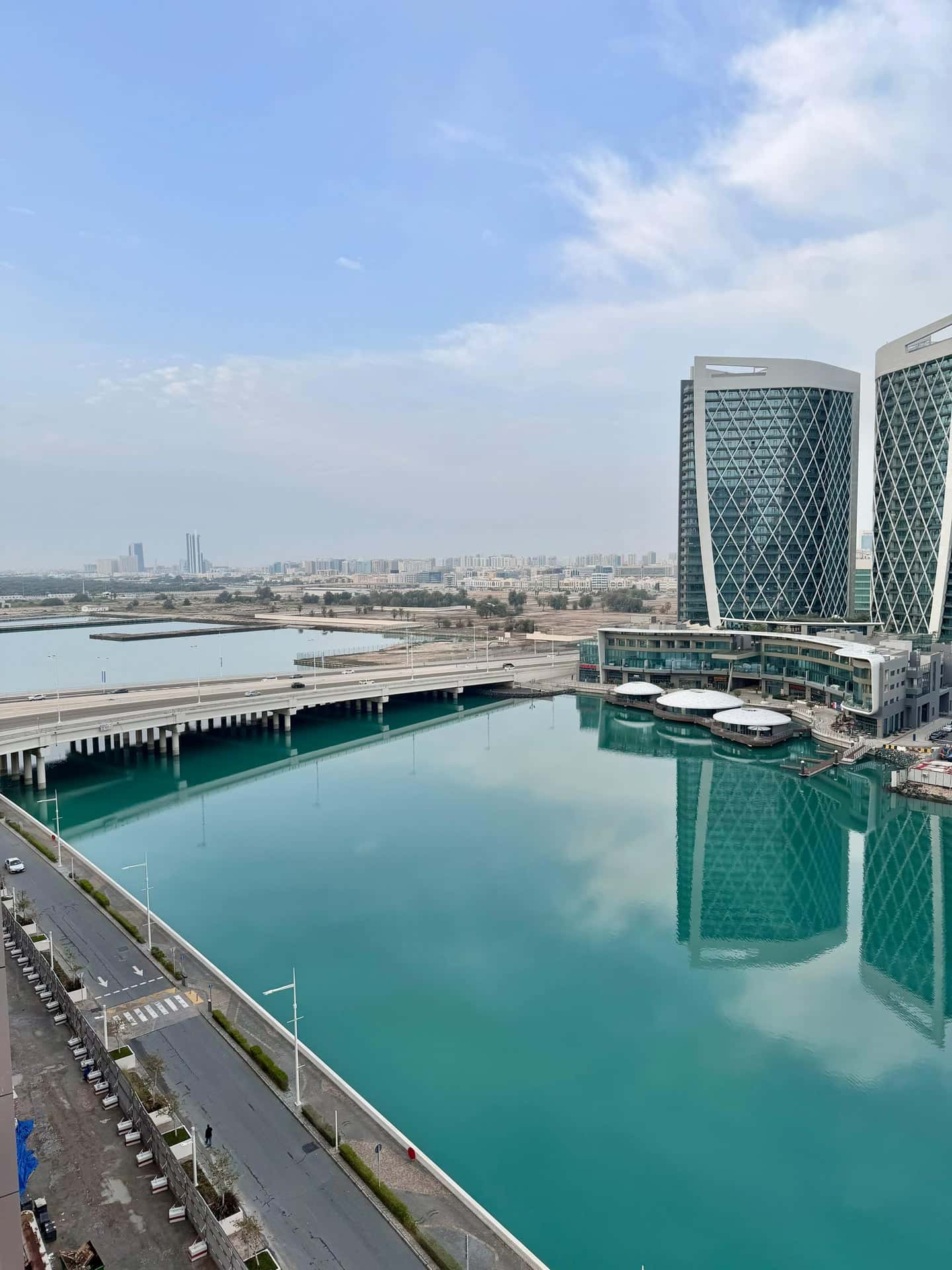 Canal View Vibrant Apartment  - Apartment in Abu Dhabi