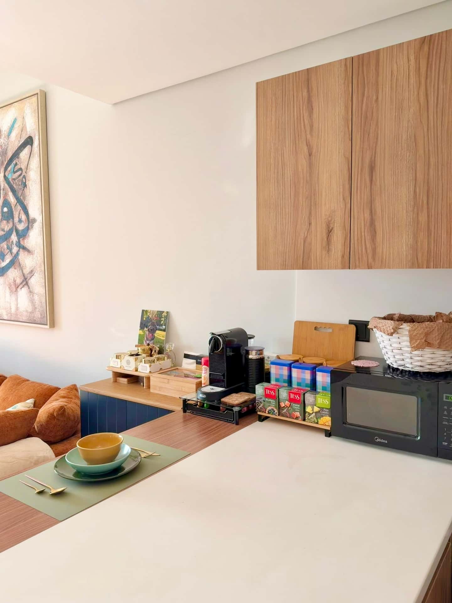 Canal View Vibrant Apartment  - Apartment in Abu Dhabi
