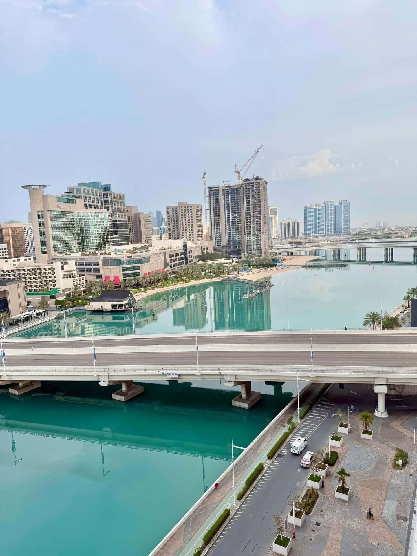 Canal View Vibrant Apartment  - Apartment in Abu Dhabi
