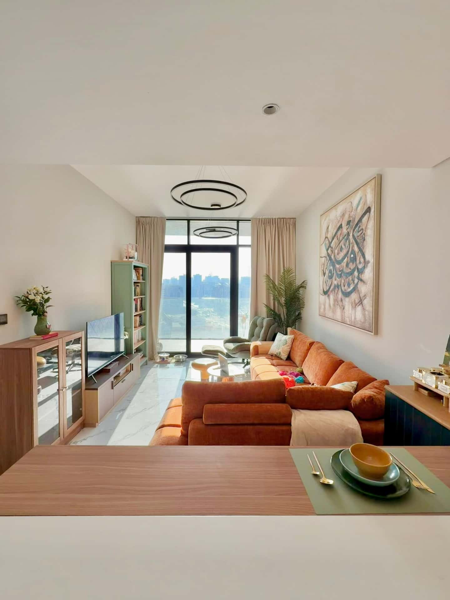 Canal View Vibrant Apartment  - Apartment in Abu Dhabi