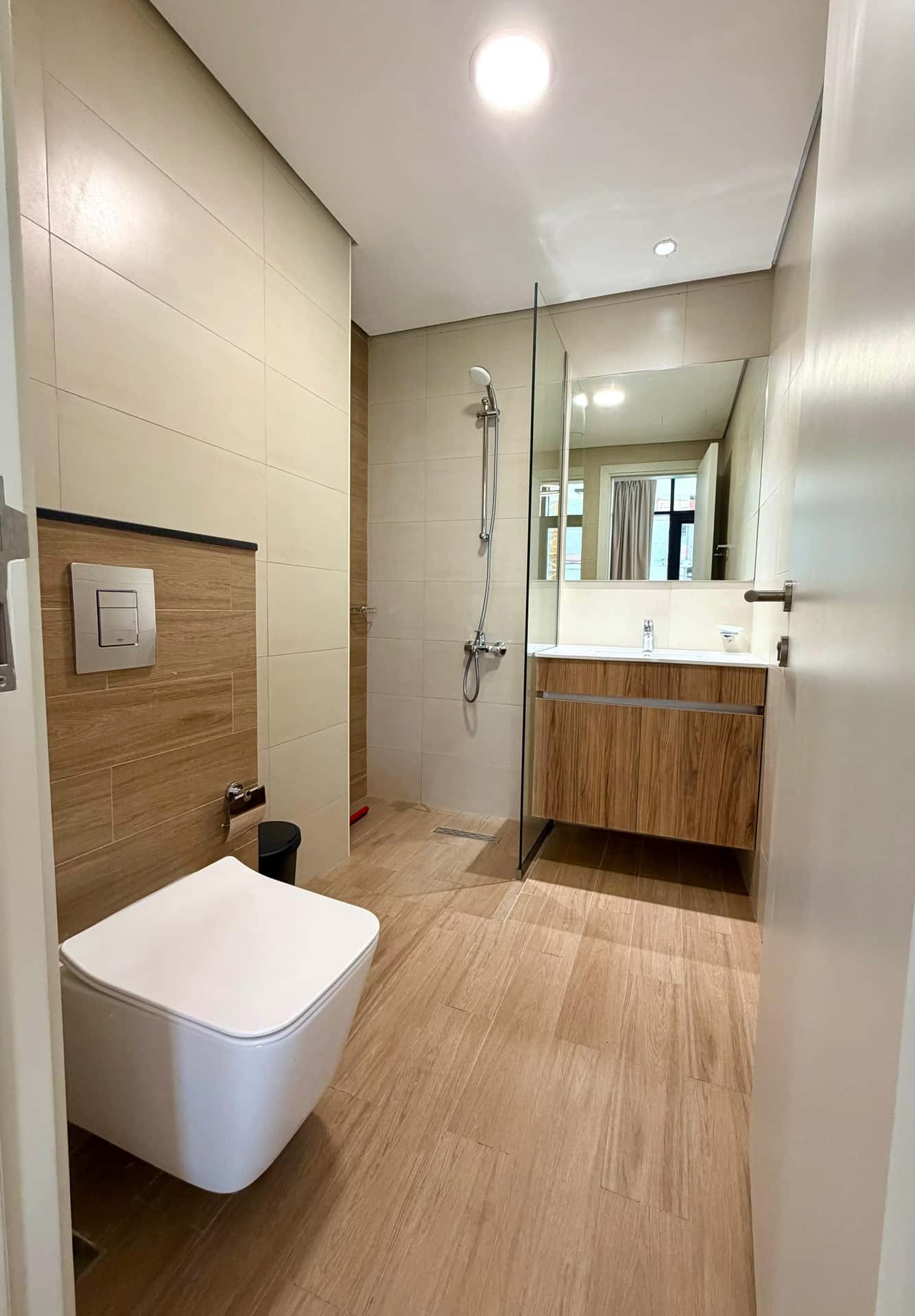 Canal View Vibrant Apartment  - Apartment in Abu Dhabi