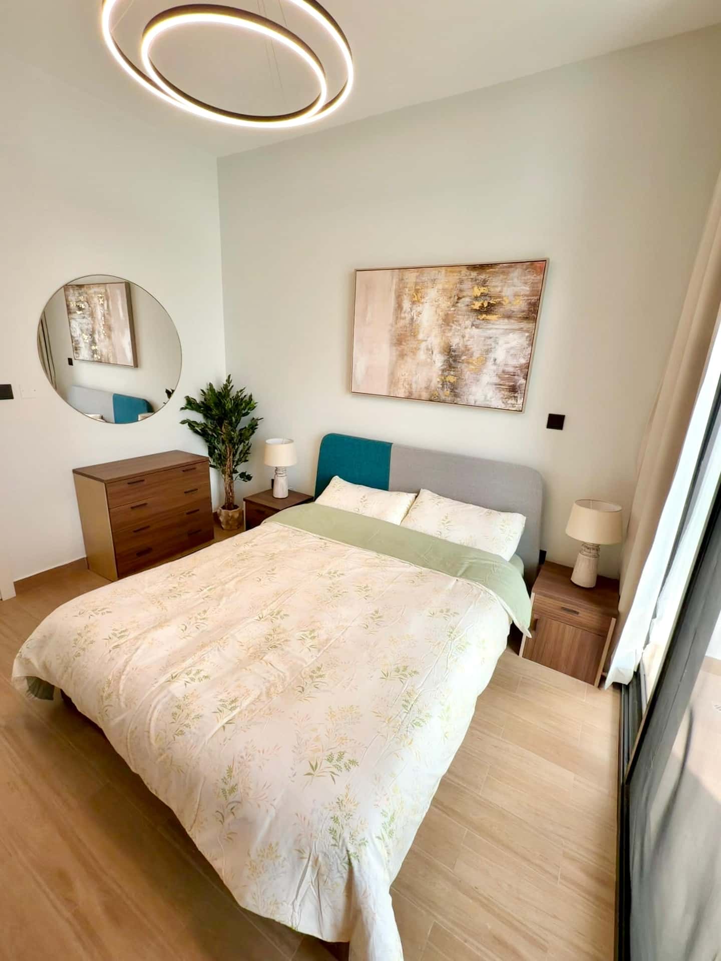 Canal View Vibrant Apartment  - Apartment in Abu Dhabi