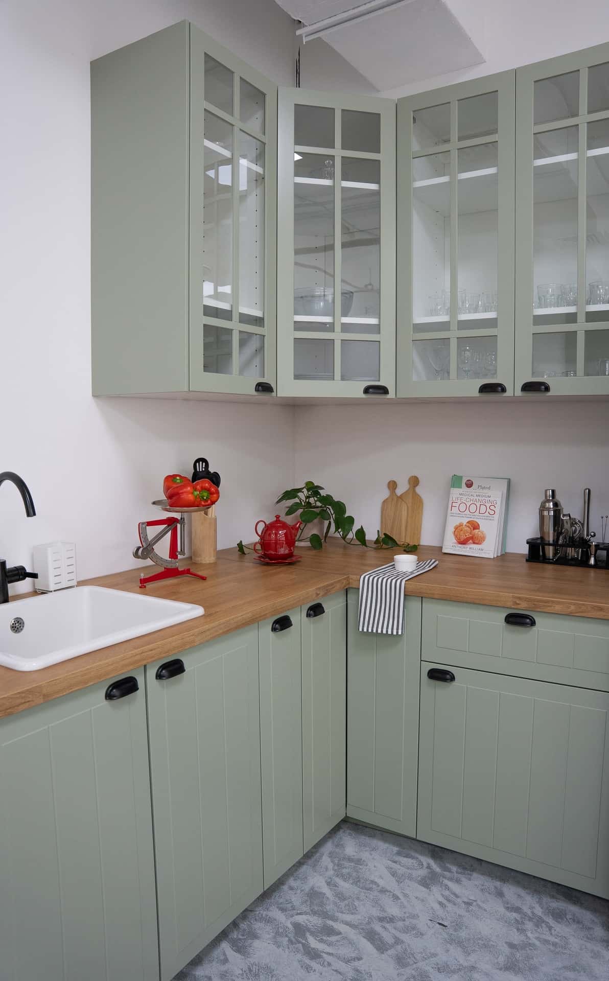 Ready-to-Shoot Kitchen Studio for Food Photography & Videography in Dubai - Commercial Kitchen in Dubai