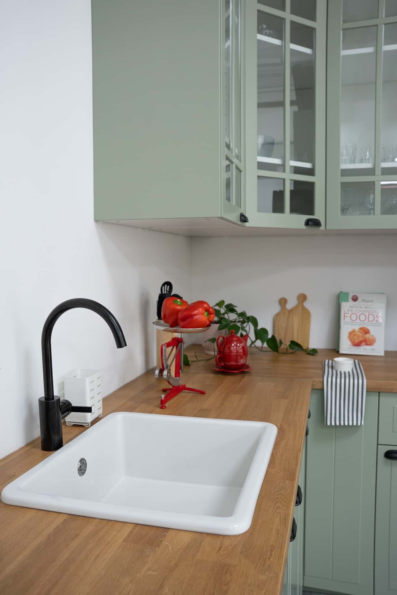 Ready-to-Shoot Kitchen Studio for Food Photography & Videography in Dubai - Commercial Kitchen in Dubai