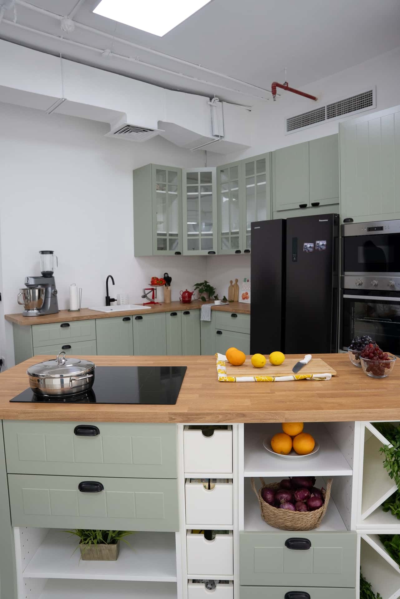 Ready-to-Shoot Kitchen Studio for Food Photography & Videography in Dubai - Commercial Kitchen in Dubai
