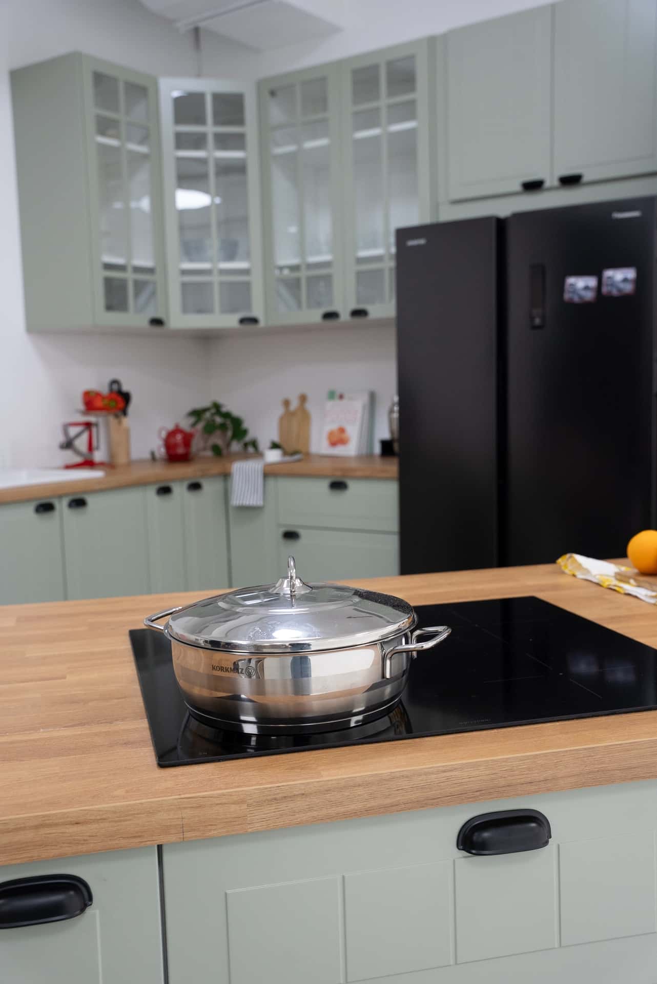 Ready-to-Shoot Kitchen Studio for Food Photography & Videography in Dubai - Commercial Kitchen in Dubai