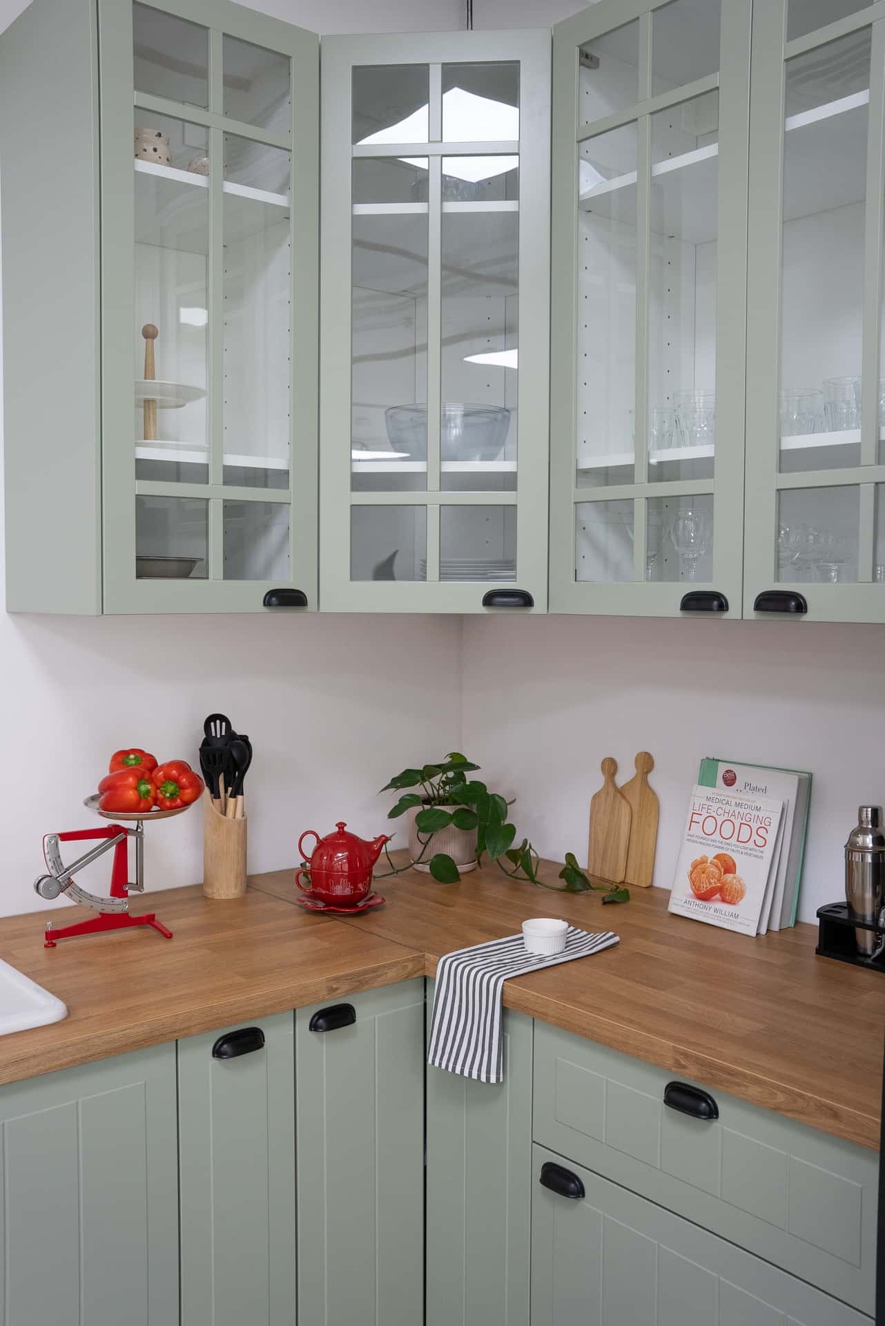 Ready-to-Shoot Kitchen Studio for Food Photography & Videography in Dubai - Commercial Kitchen in Dubai